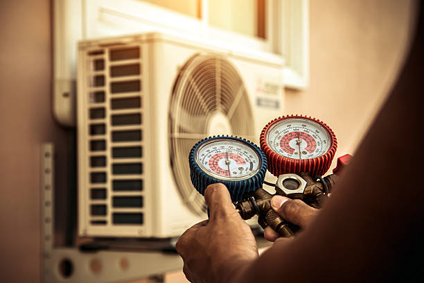 Professional Hvac technician working in Gardendale, AL